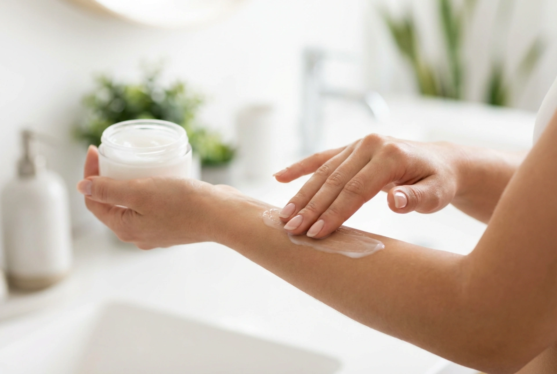 SPF Reapplication and Skincare: How to Use Moisturiser with Sun Protection Without Mistakes