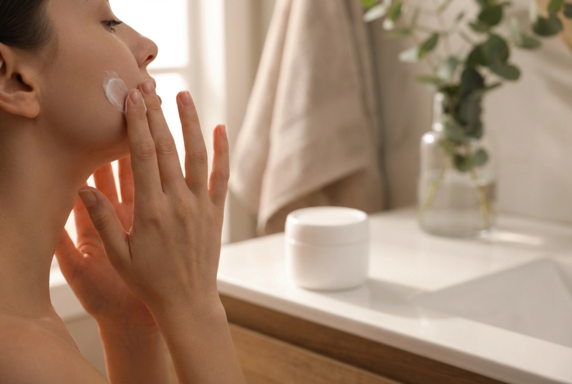 Nourishing Night Cream in Your Skincare Routine: Application, Amount, and Effects