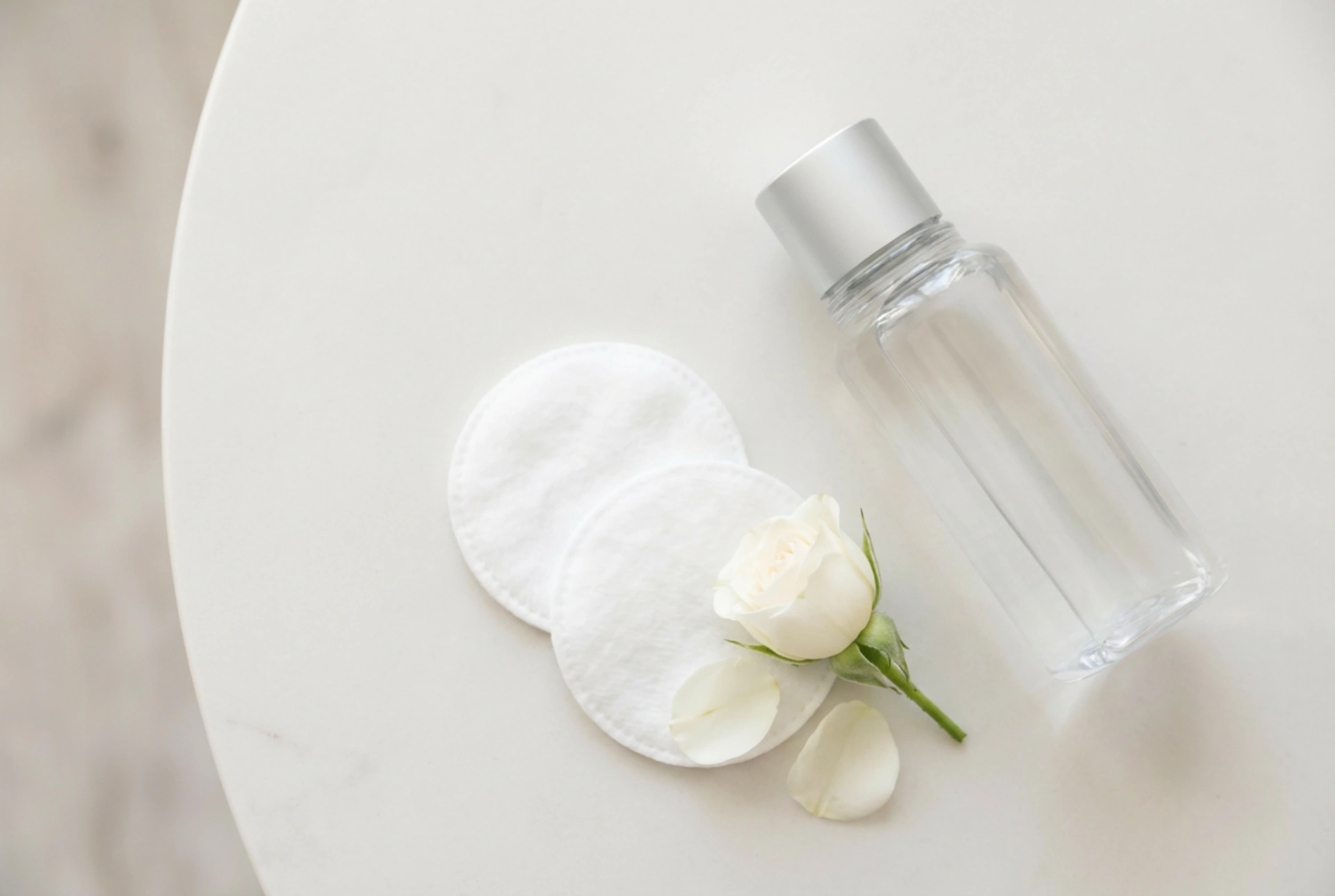 Eye Makeup Remover for Very Sensitive Eyes: How to Choose and Use