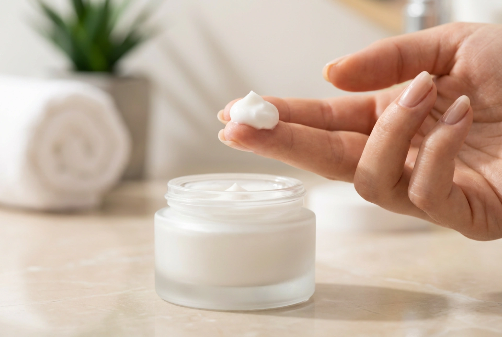 Applying Face Moisturiser: When, How Much, and How to Do It Right