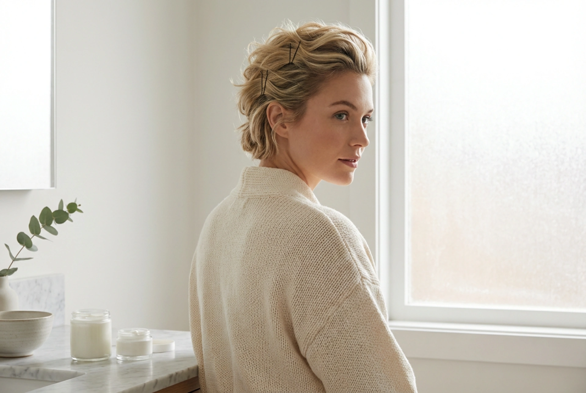 Hairstyles for Short Hair: Quick Updos and Texture Without a Curling Iron