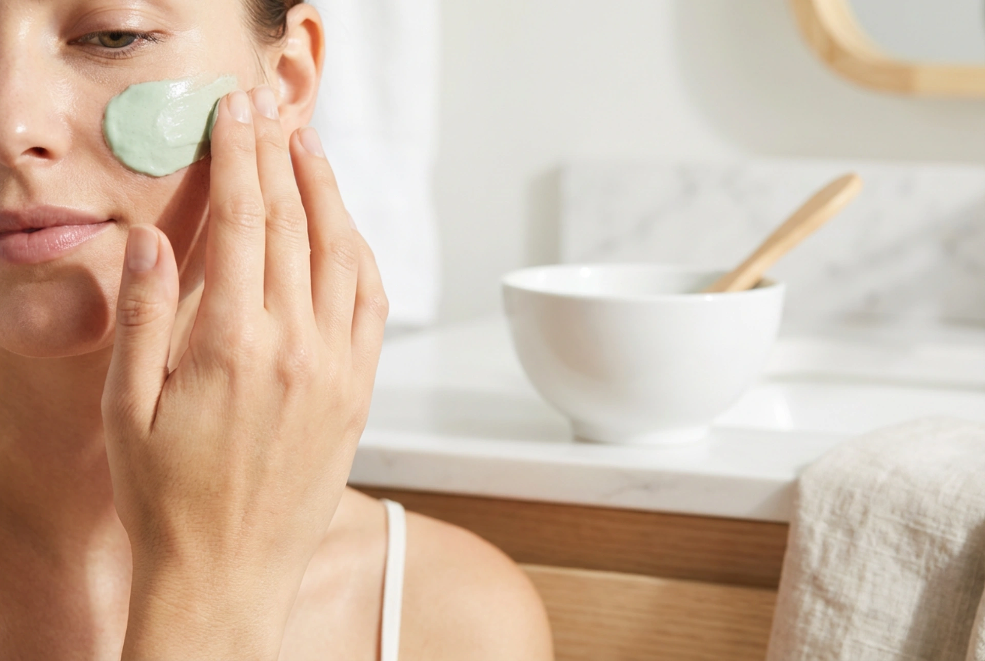 Algae (Alginate) Mask: Preparation, Application, and Removal