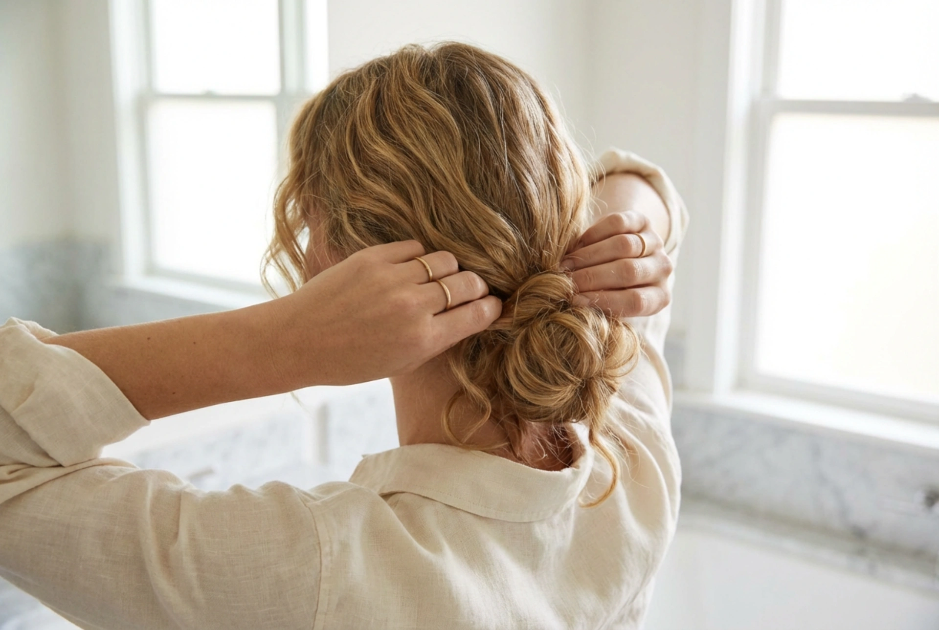 Everyday Styling: A Hairstyle for Medium-Length Hair in a Few Steps