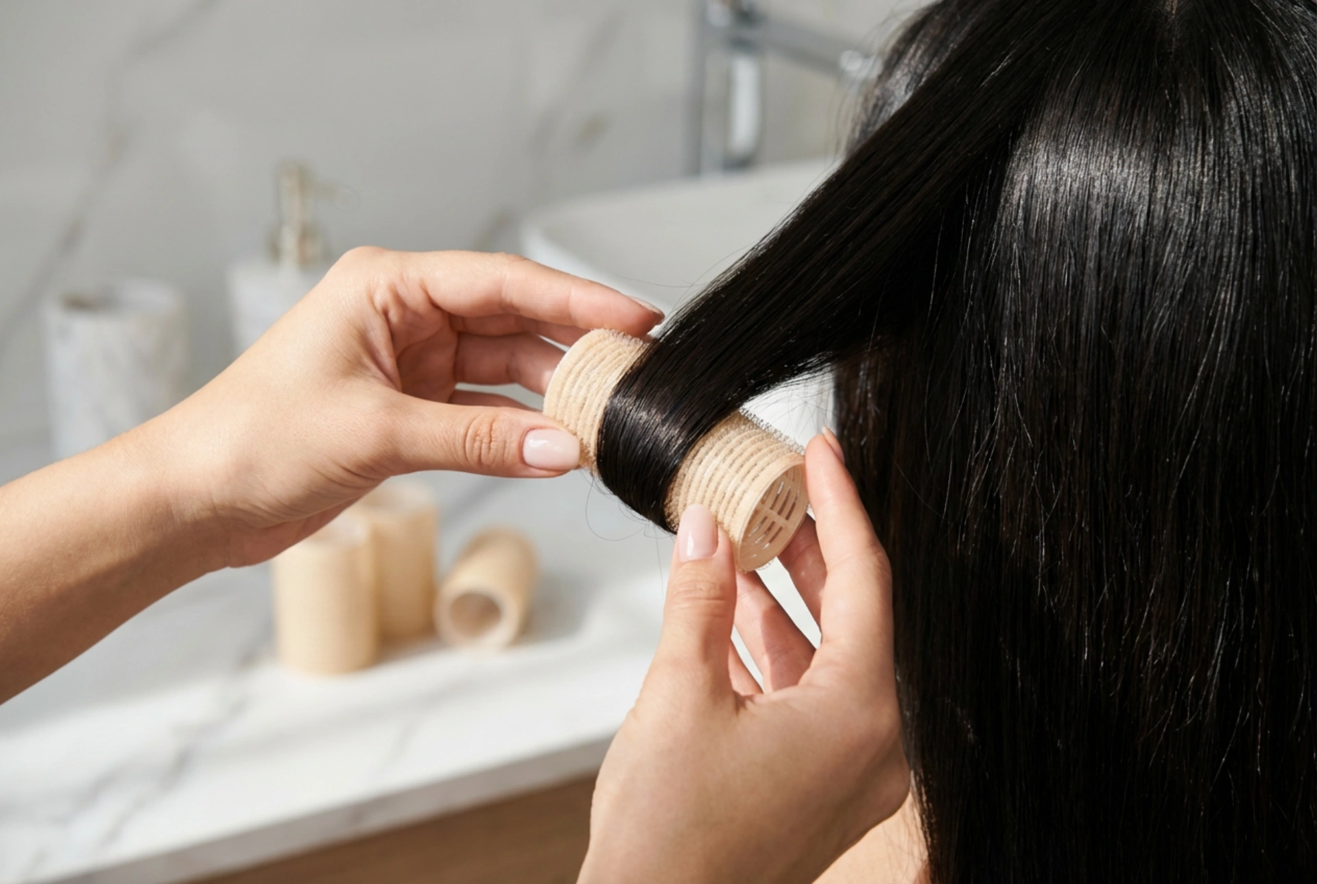 Large Hair Rollers: How to Apply and Remove Them Without Creases