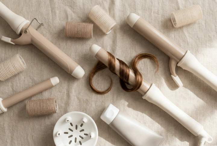 Hair Curling Wands: Choosing the Right Barrel Size and Technique