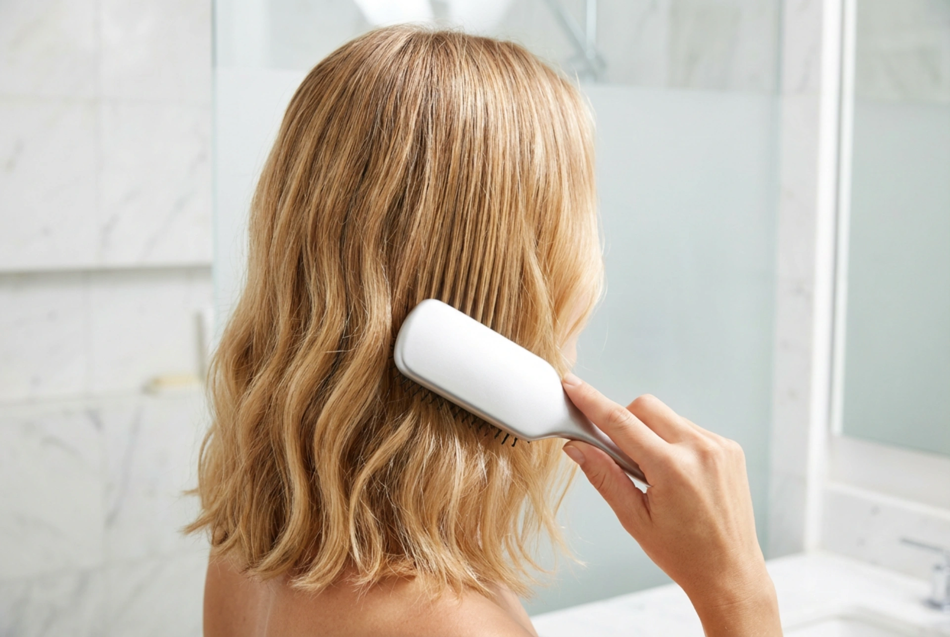 Shoulder-Length Hair and Waves: Soft Styling Techniques