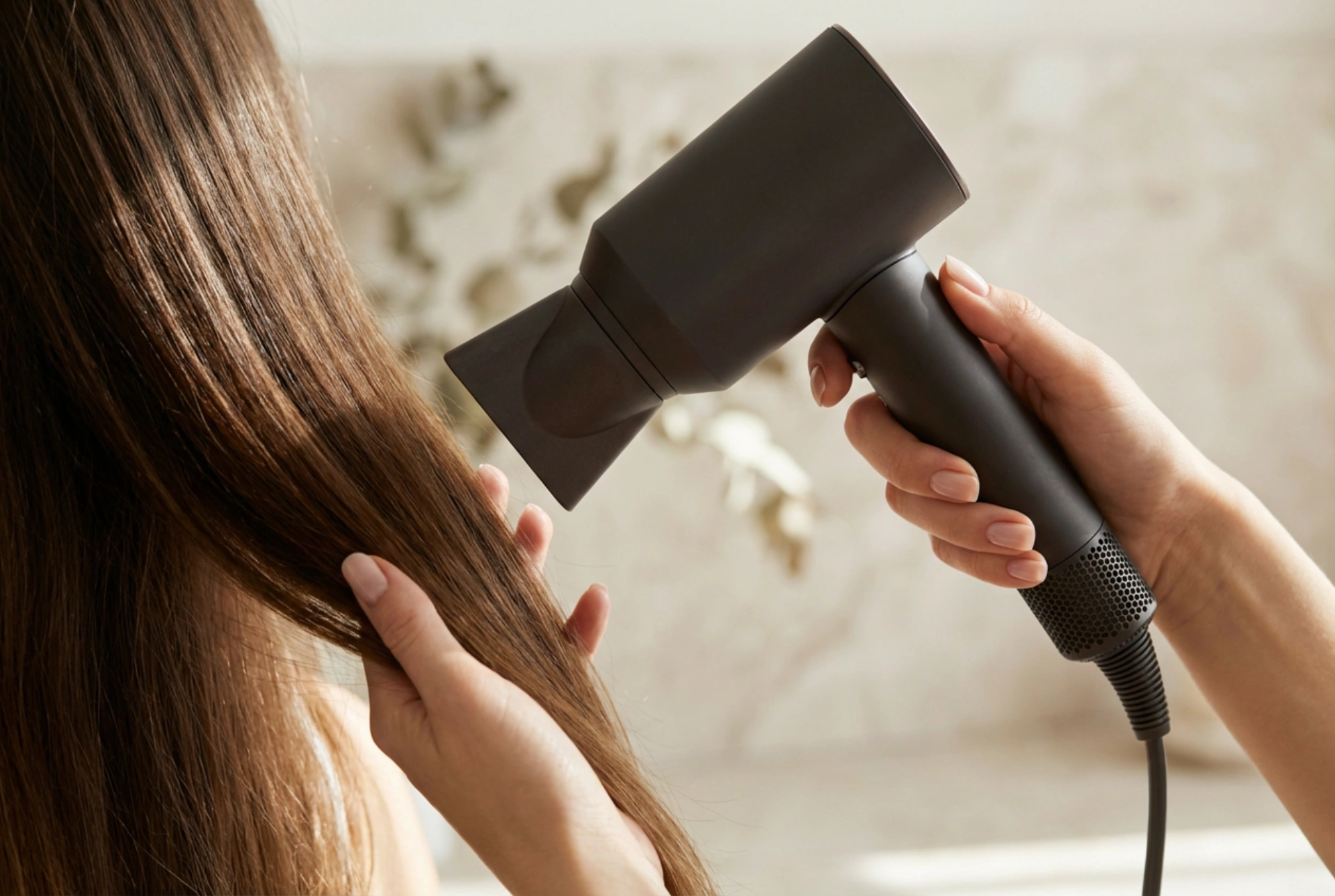 2000W Hair Dryer: How to Choose the Temperature and Airflow Speed for Your Hair Type
