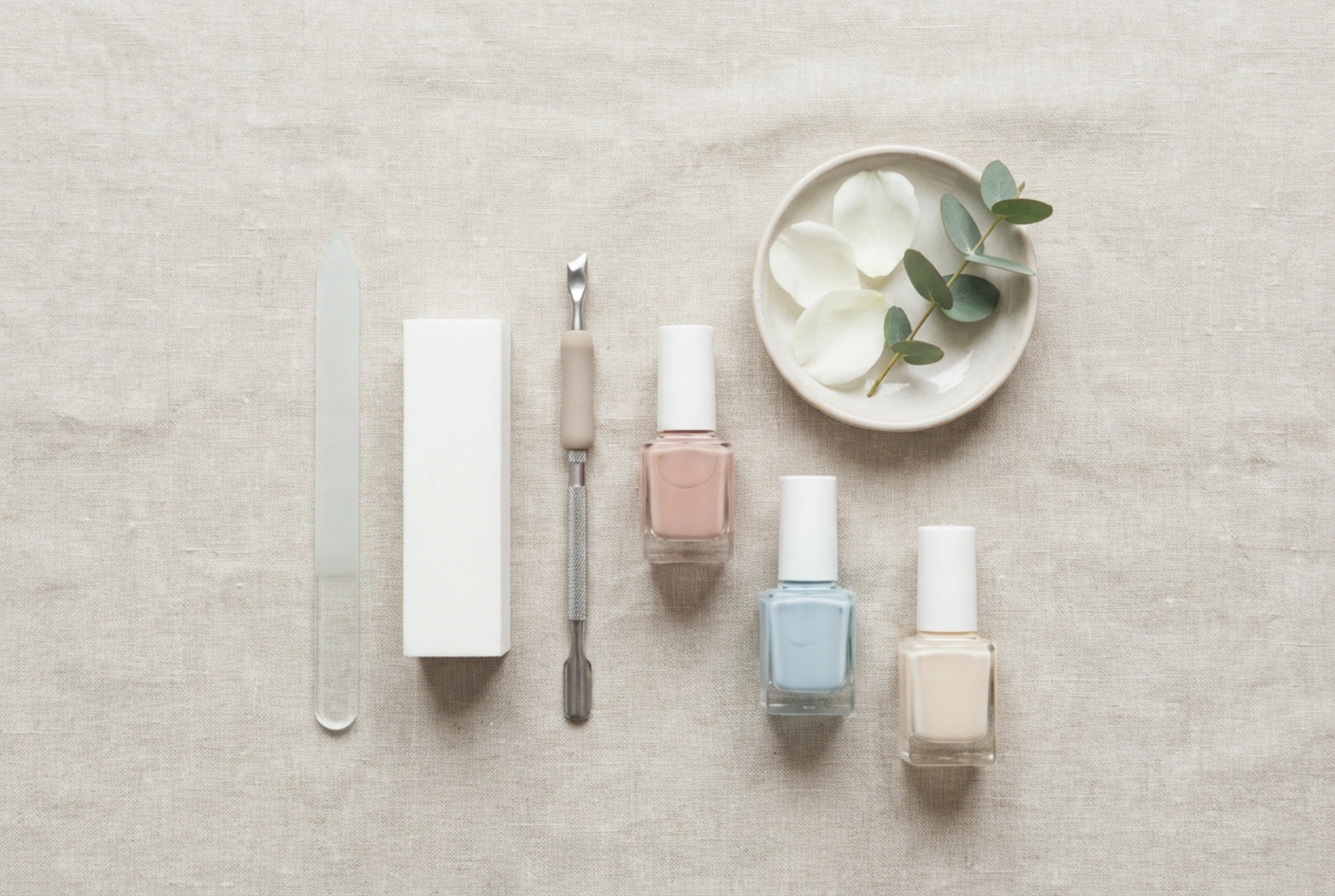 Nail Styling Accessories: Essential Tools and Practical Tricks