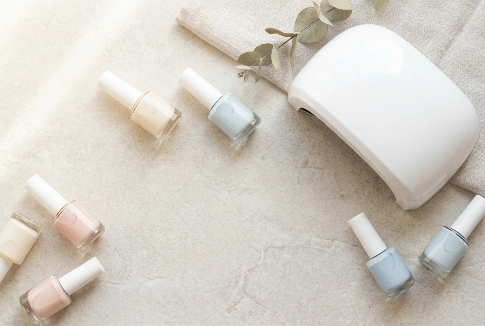 Gel Nail Polishes: How They Differ and How to Cure Them Correctly