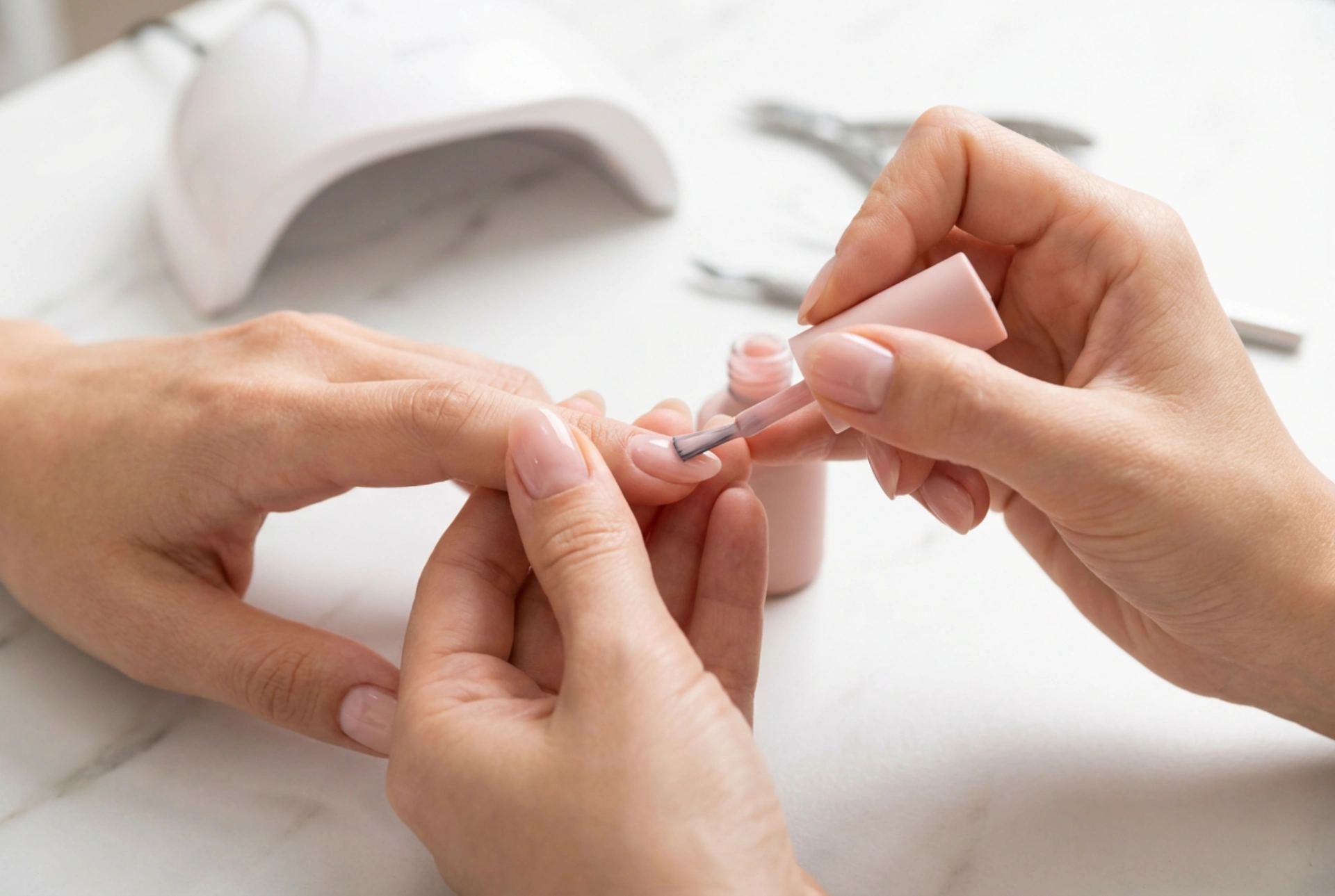 Hybrid Manicure: What It Is, How to Apply and Remove It