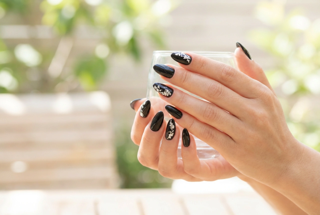 Black Nails for Summer: How to Add Lightness with Designs and Finishes