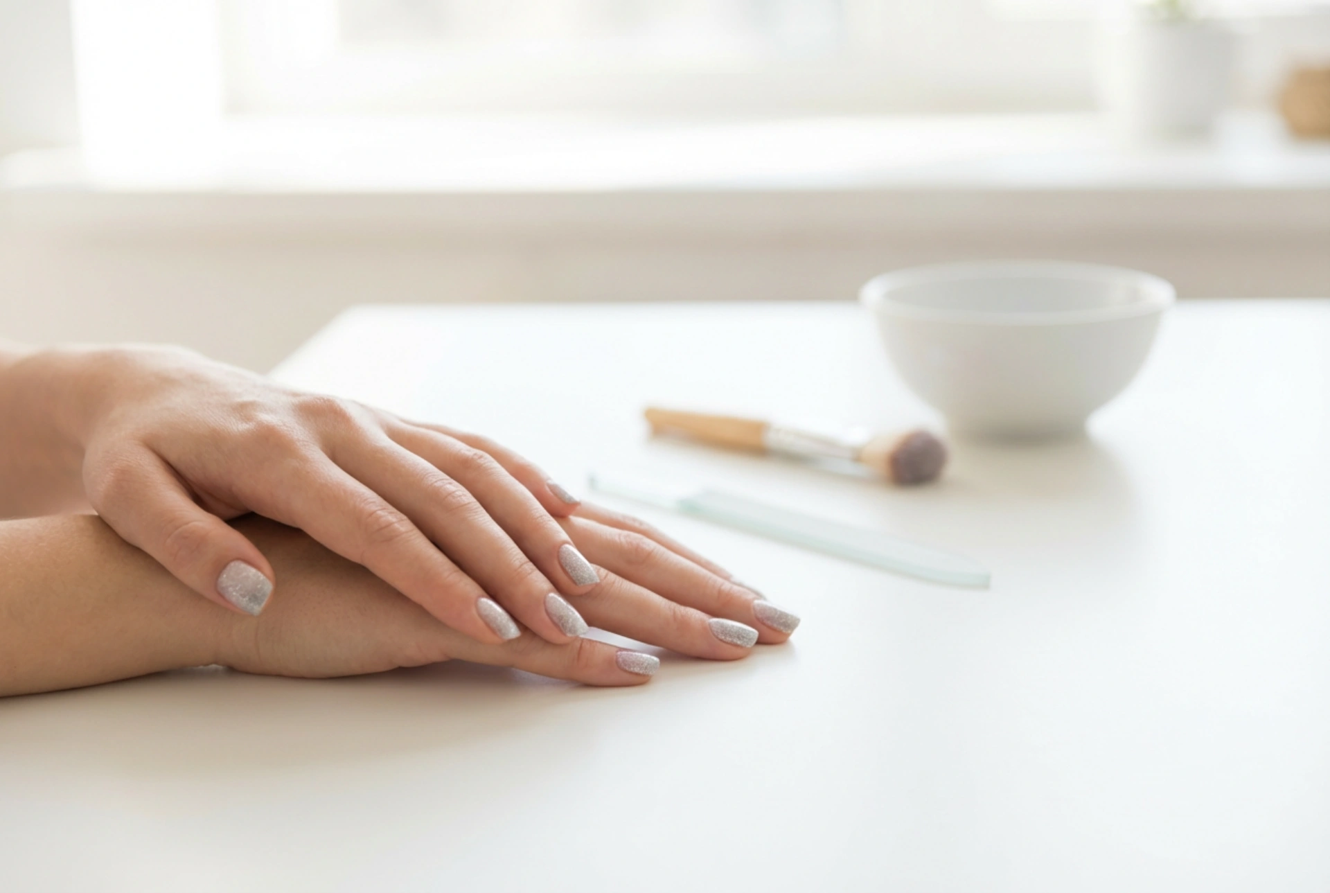 Glitter Nails Without the Mess: Application, Gradient, and Removal