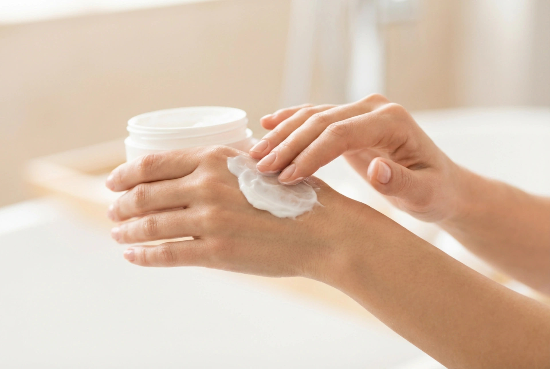 Chapped Hands: When to Reach for a Rich Hand Cream and How to Apply It