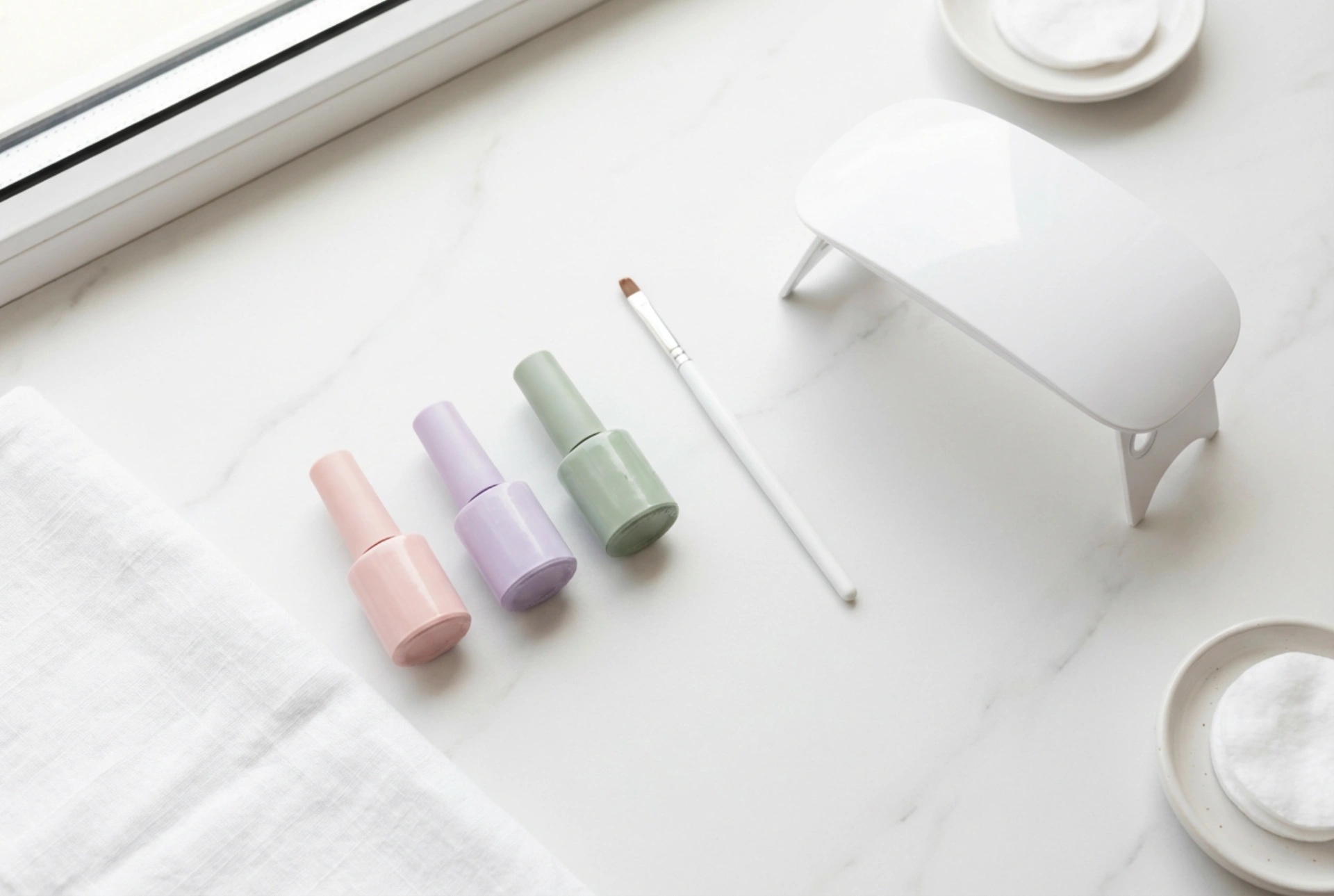 Hybrid gel in manicures: application, curing, and common mistakes