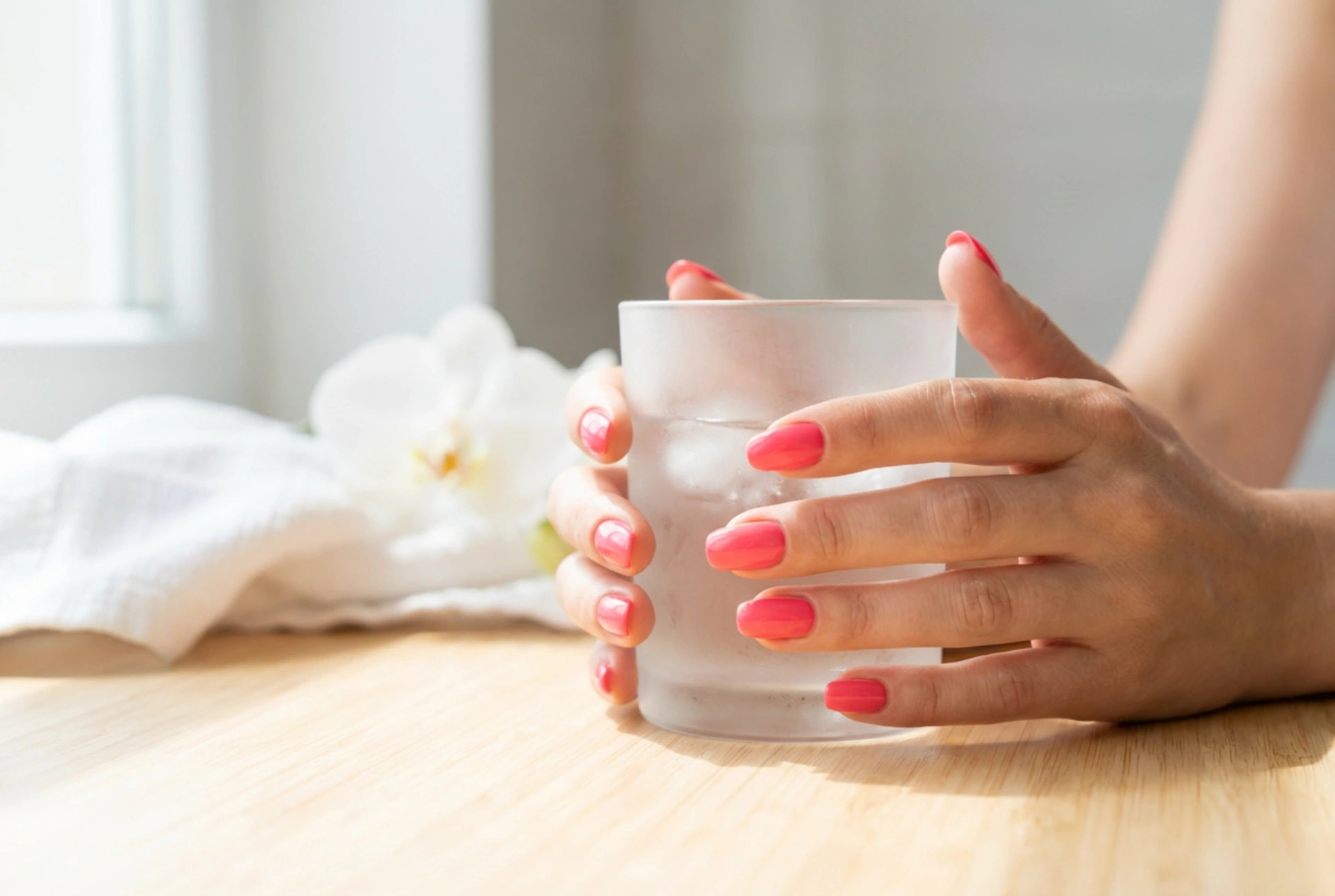 Summer Manicure: Durable Colours, Finishes, and Hand Care