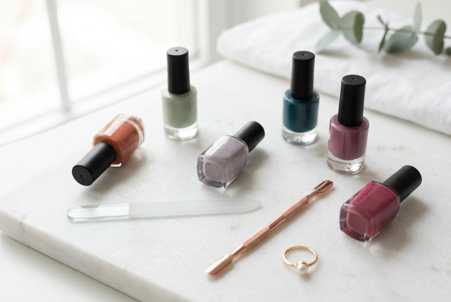 Nail Polish Sets: How to Choose Colours and Accessories