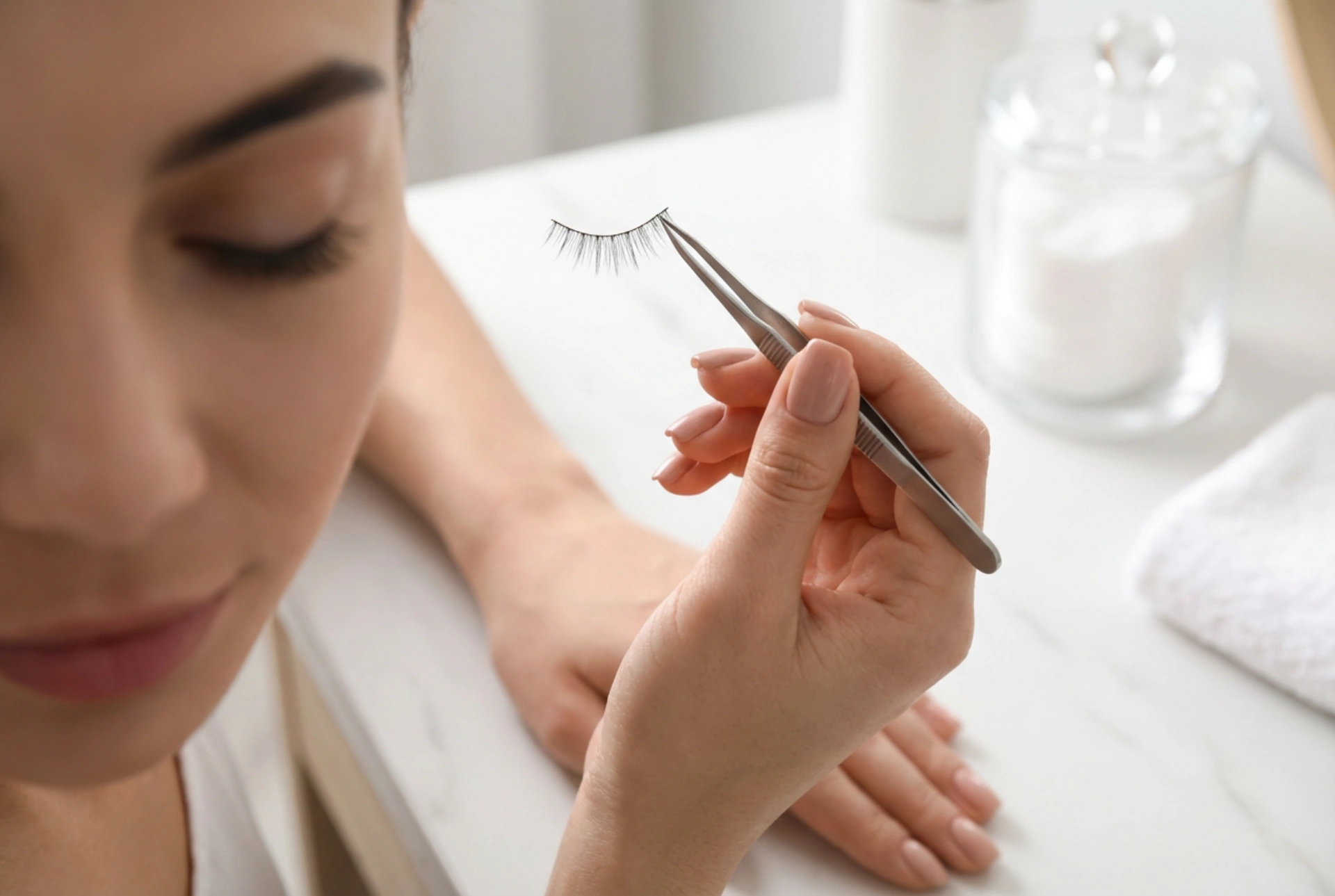 Strip Lashes Step by Step: Preparation, Application, and Removal