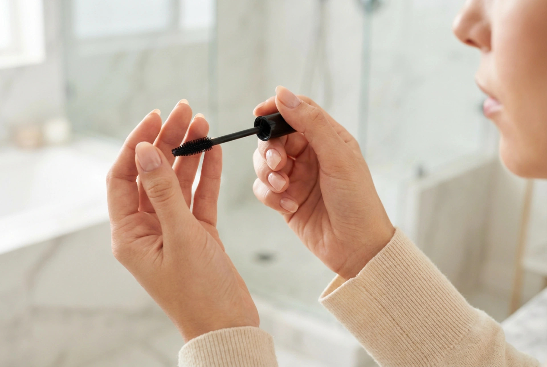 False Lash Effect with Mascara: Layering, Primer and the Zigzag Technique
