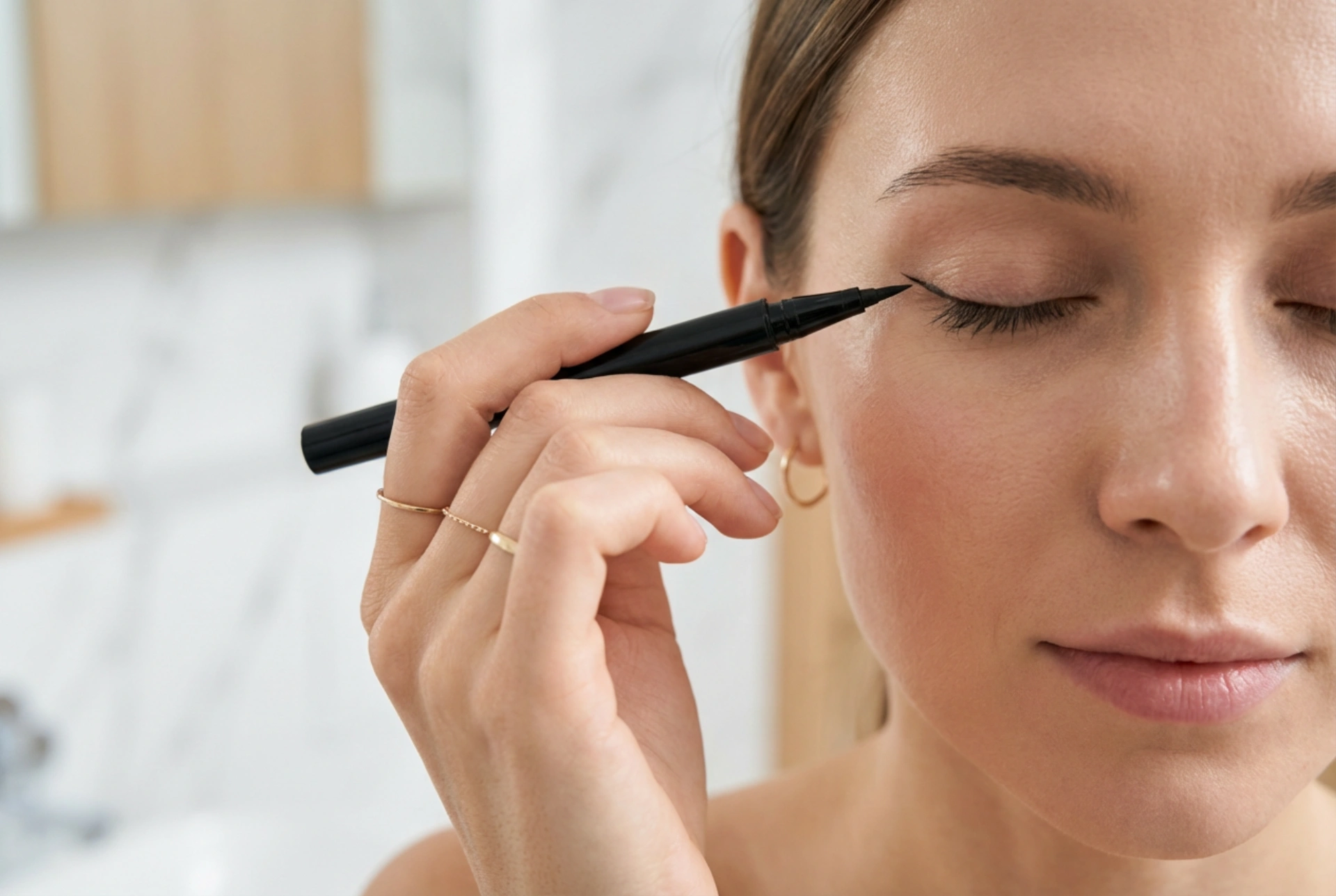 How to Apply Eyeliner: Grip, Angles, and Finishes