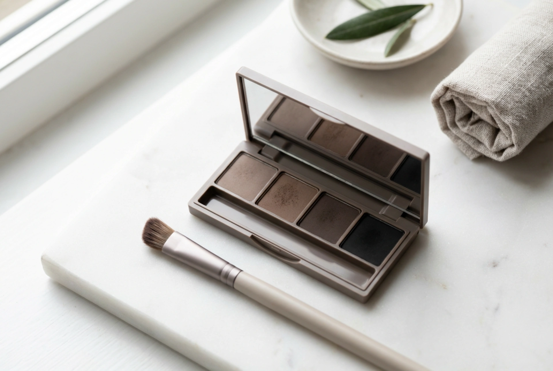 Eyebrow Palette: Shadow Application and Natural Shading Techniques