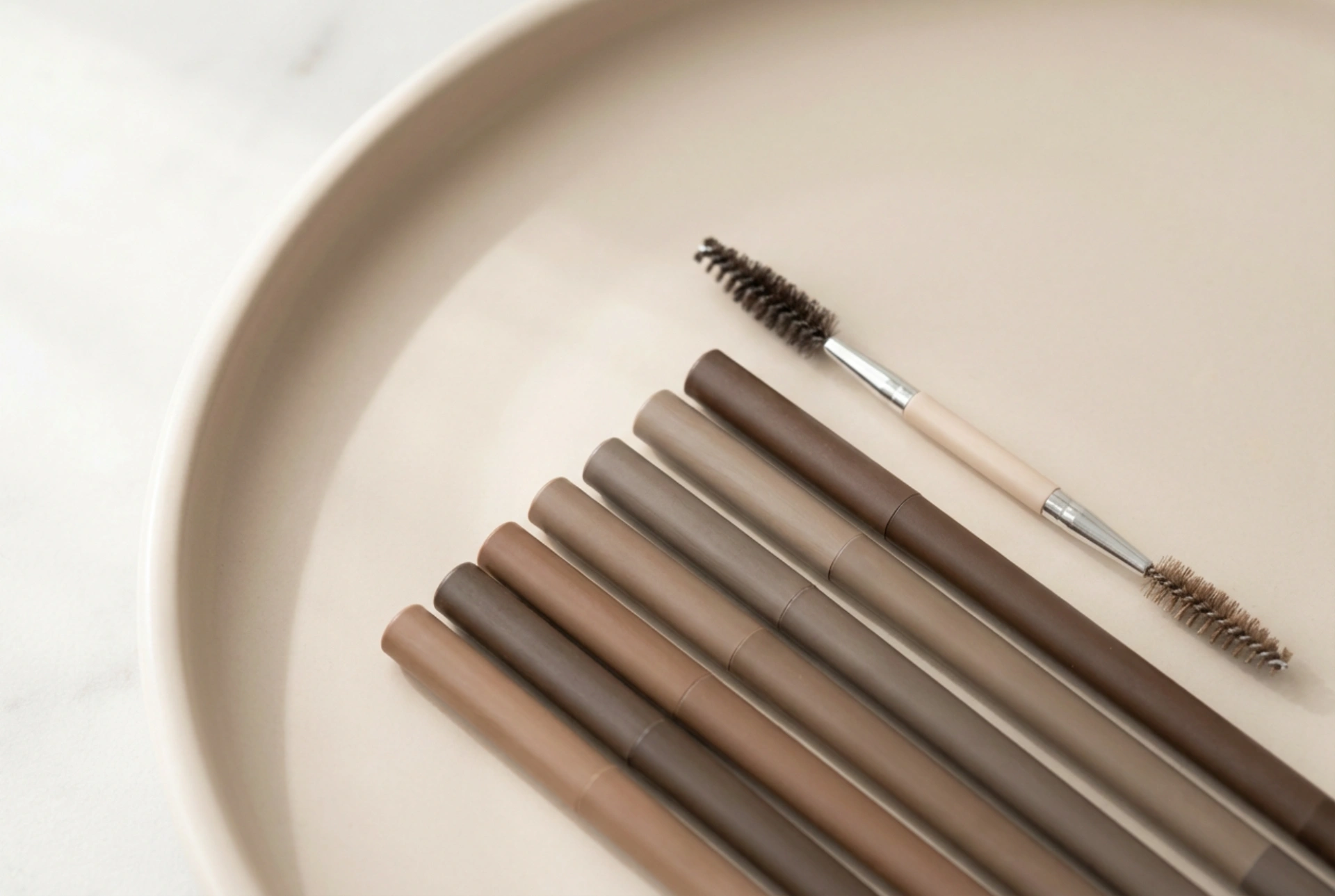 Eyebrow Pencil: Choosing Hardness and Shade for a Natural Effect