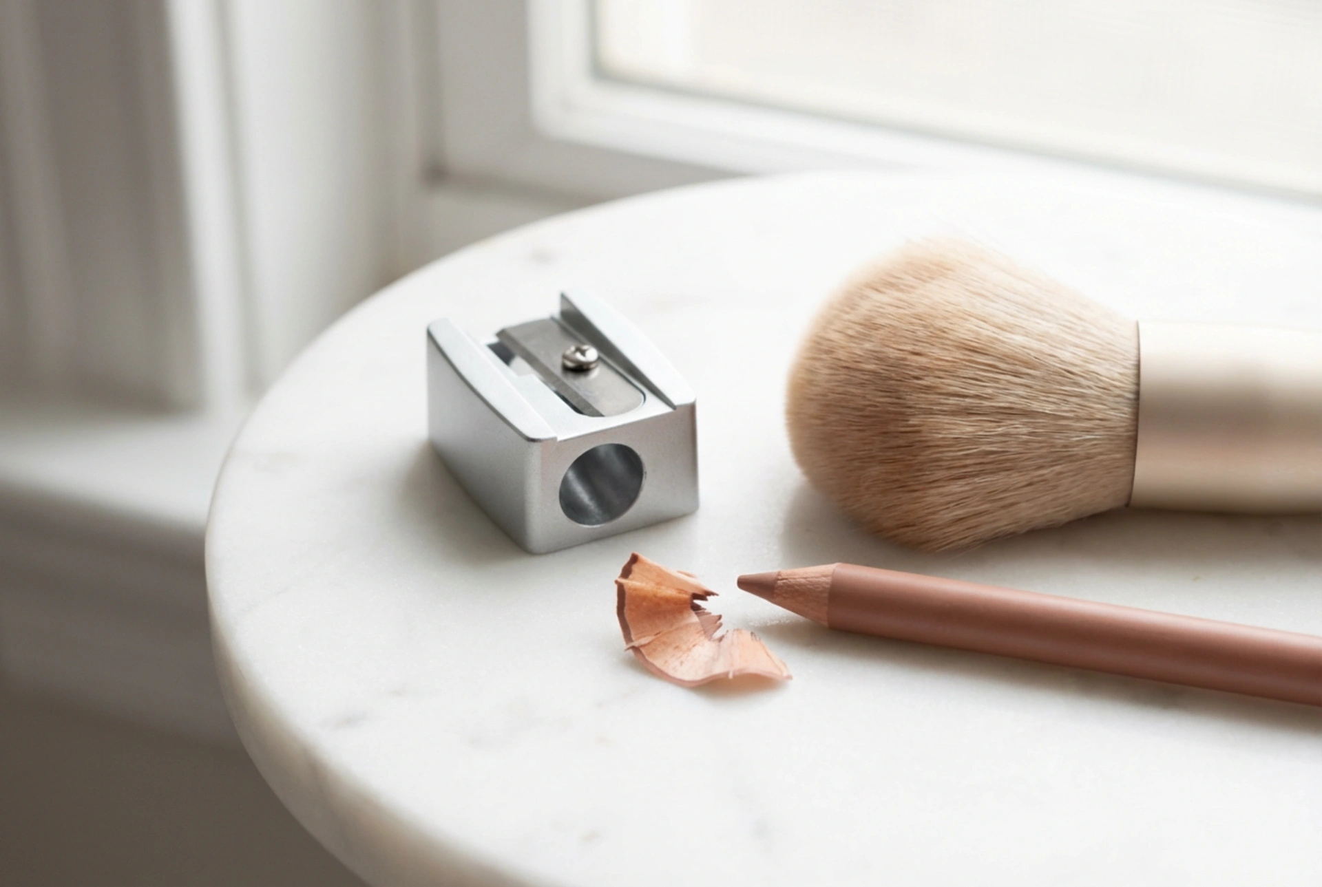 Lip Pencil Sharpener: Selection, Hygiene, and Safe Sharpening