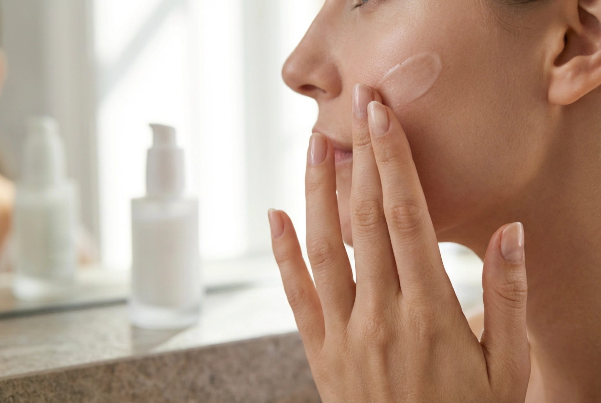 Mattifying Makeup Primer: Thin Layer Application and Setting