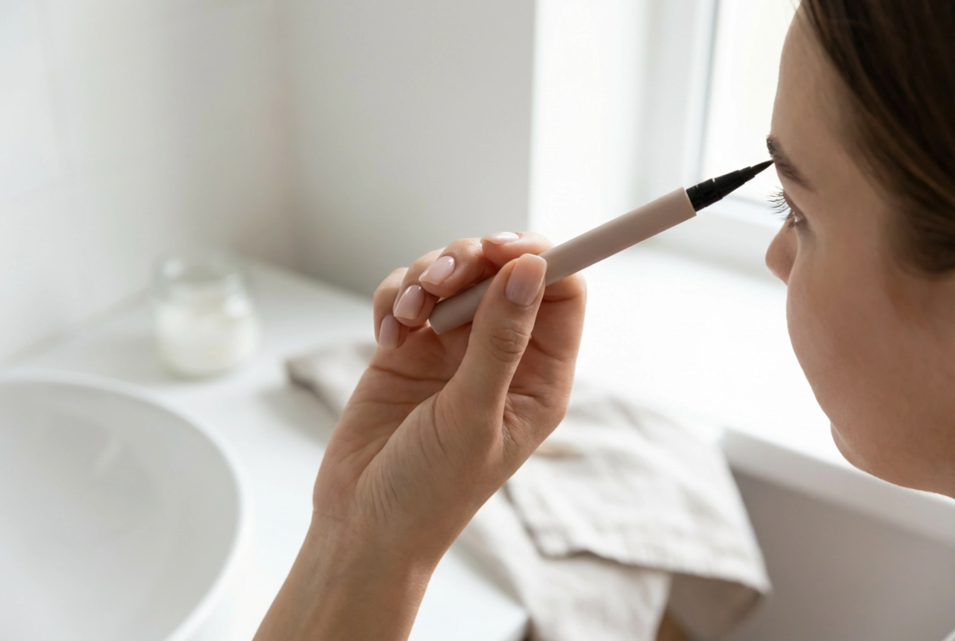 Brow Tint Pen: Precise Colouring at Home